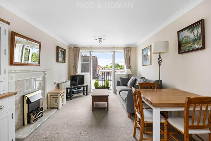 2 Bedroom Retirement Property For Sale In Hinchley Manor, Hinchley Wood, KT10