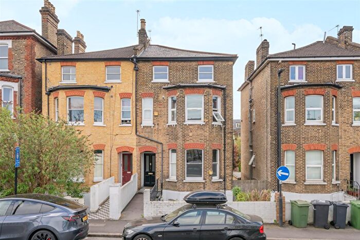 1 Bedroom Flat To Rent In Avenue Park Road, London, SE27