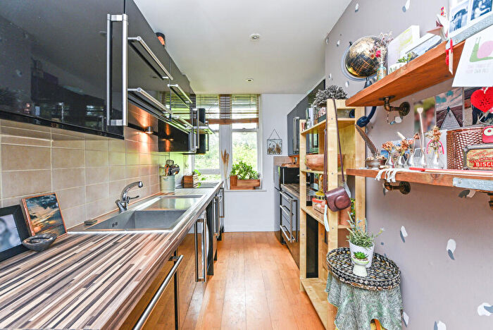 1 Bedroom Flat To Rent In Tower Road, Hindhead, GU26