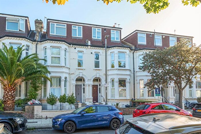 2 Bedroom Flat To Rent In Ravenslea Road, Balham, SW12