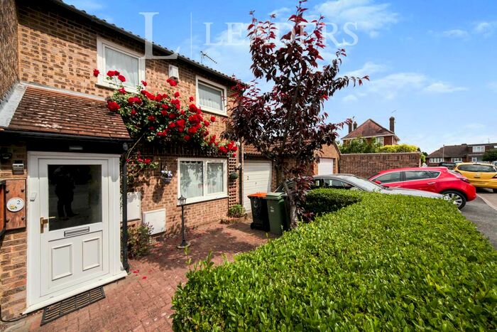2 Bedroom End Of Terrace House To Rent In The Crest, Ridgeway Avenue, Dunstable, LU5