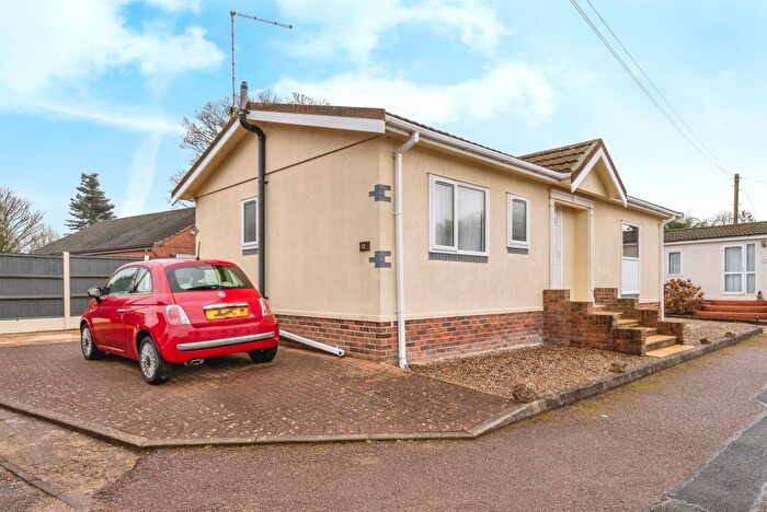 2 Bedroom Mobile/park Home For Sale In Wayford Road, Smallburgh, Norwich, NR12