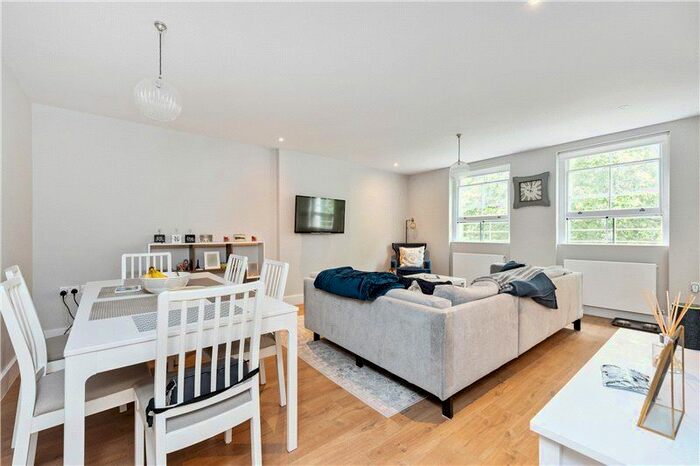 3 Bedroom Flat To Rent In Cornwall Gardens, South Kensington, London, SW7