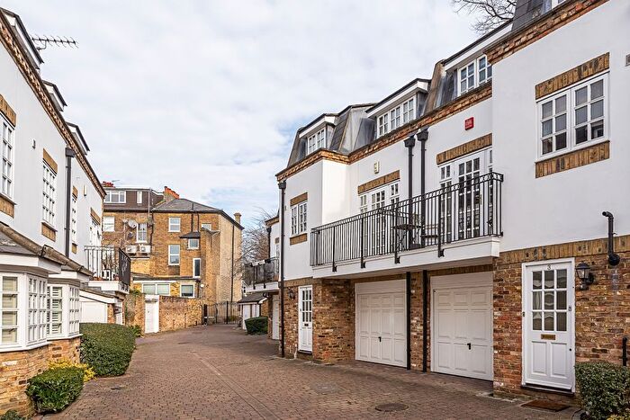 2 Bedroom Mews To Rent In Watermans Mews, The Mall, London, W5