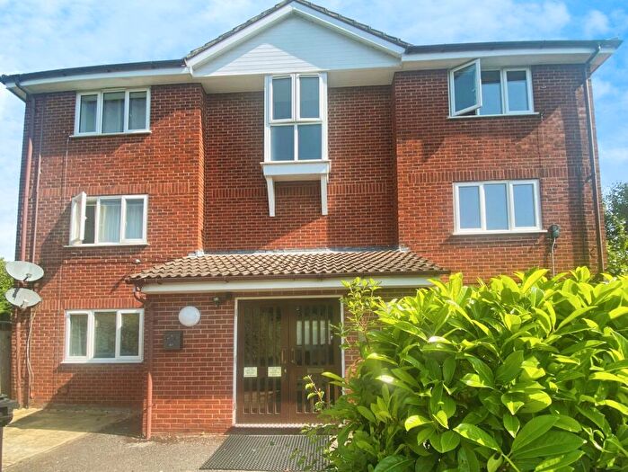 2 Bedroom Flat To Rent In Fennec Close, Cambridge, CB1