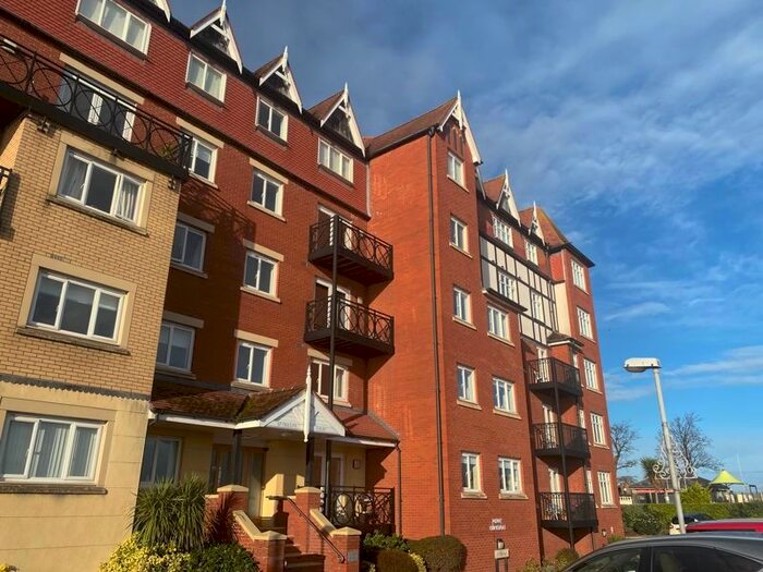 2 Bedroom Flat For Sale In Rhos Promenade, Rhos On Sea, Colwyn Bay, LL28