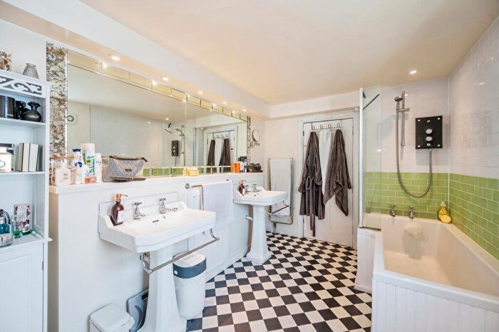 3 Bedroom Terraced House For Sale In Sea Front, Hayling Island, Hampshire, PO11