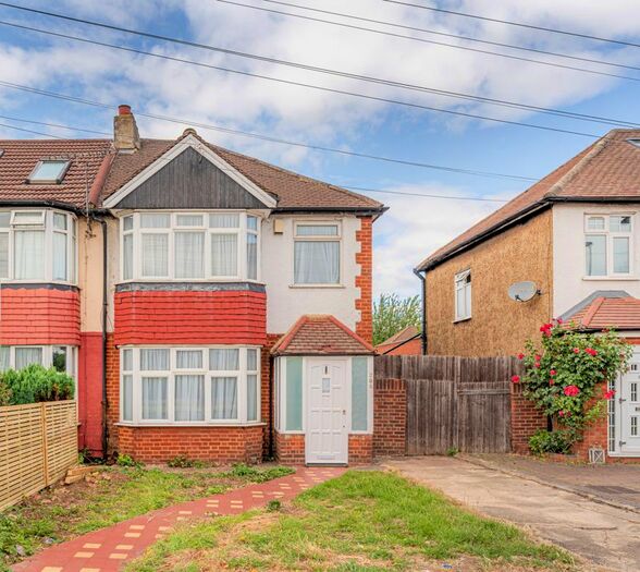 3 Bedroom End Of Terrace House To Rent In Great Cambridge Road, Enfield, EN1