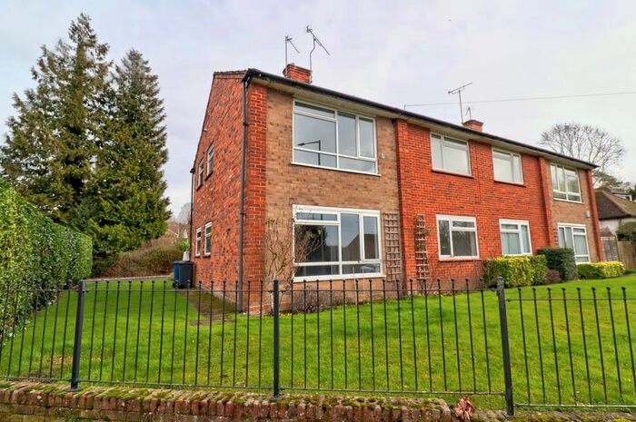 2 Bedroom Flat To Rent In Kings Road, Chalfont St. Giles, Buckinghamshire HP8