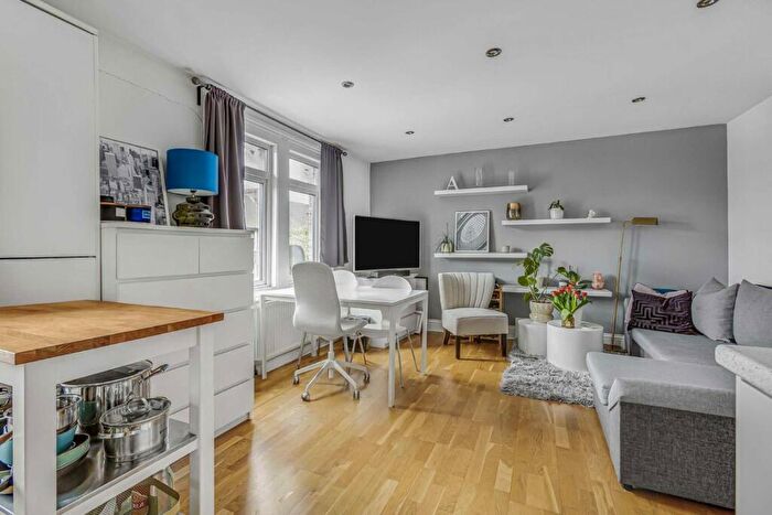 1 Bedroom Flat To Rent In Upper Richmond Road West, East Sheen, SW14