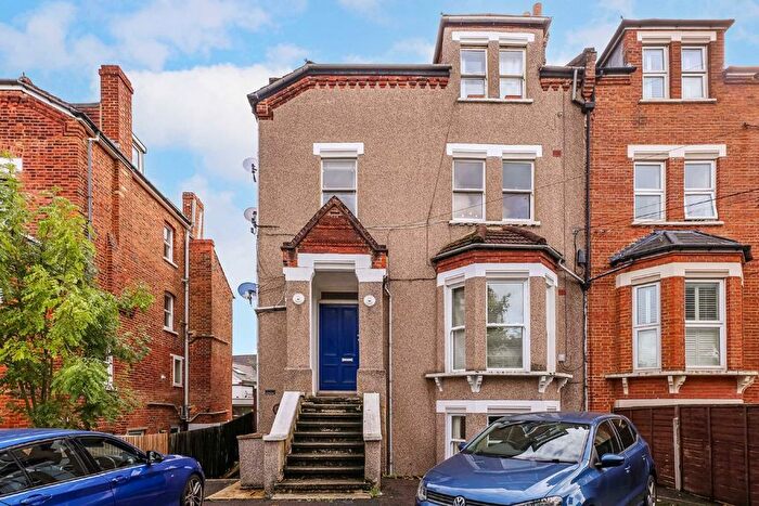 2 Bedroom Flat To Rent In Fontenoy Road, London, SW12