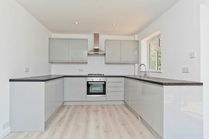 4 Bedroom Semi-Detached House To Rent In Selba Drive, Brighton, BN2