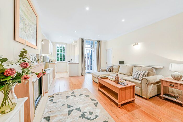 1 Bedroom Flat To Rent In Elm Tree Court, Elm Tree Road, NW8