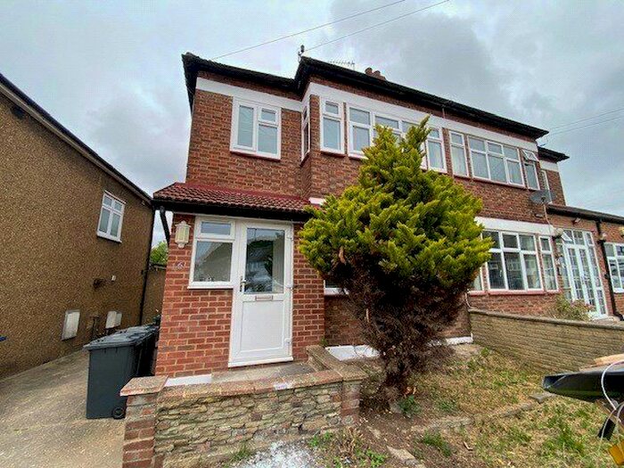 3 Bedroom Semi-Detached House To Rent In Daneland, Barnet, Hertfordshire, EN4