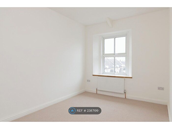 1 Bedroom Flat To Rent In The Avenue, Cirencester, GL7