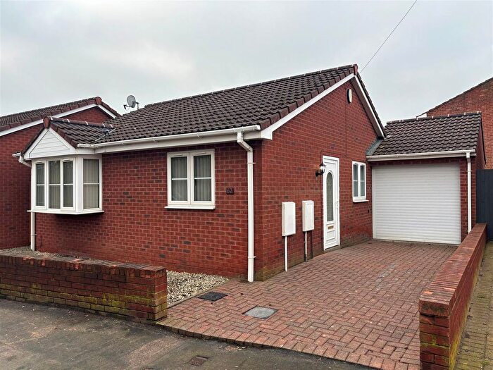 2 Bedroom Detached Bungalow To Rent In Havacre Lane, Coseley, Bilston, WV14