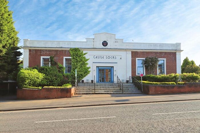 2 Bedroom Flat For Sale In Castle Road, Kidderminster, Worcestershire, DY11