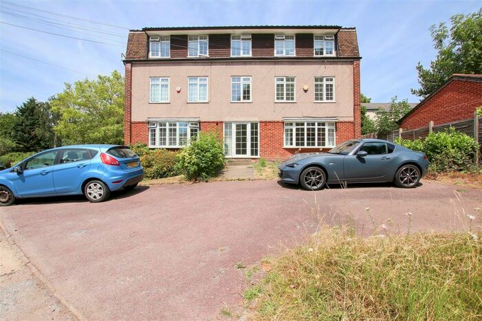 1 Bedroom Flat To Rent In Taunton Drive, Enfield, EN2