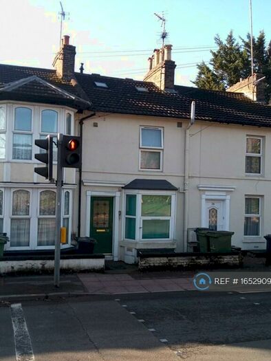 2 Bedroom Flat To Rent In Ashford Road, Maidstone, ME14