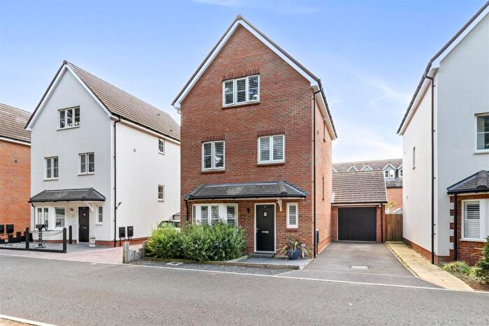 4 Bedroom Detached House For Sale In Acacia Crescent, Angmering, Littlehampton, BN16