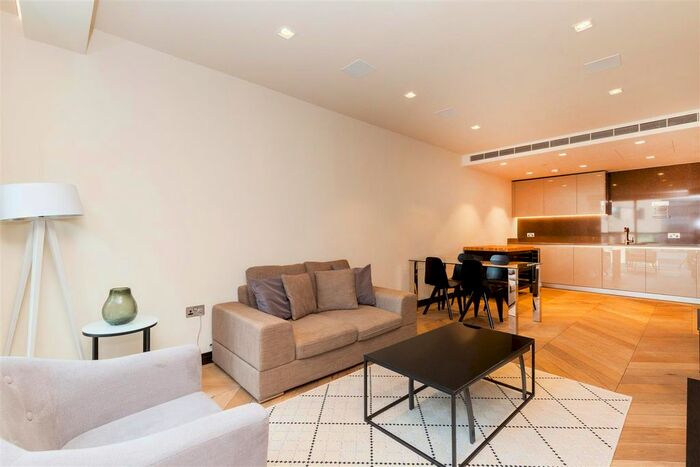 2 Bedroom Flat To Rent In Balmoral House, Earls Way, One Tower Bridge, SE1