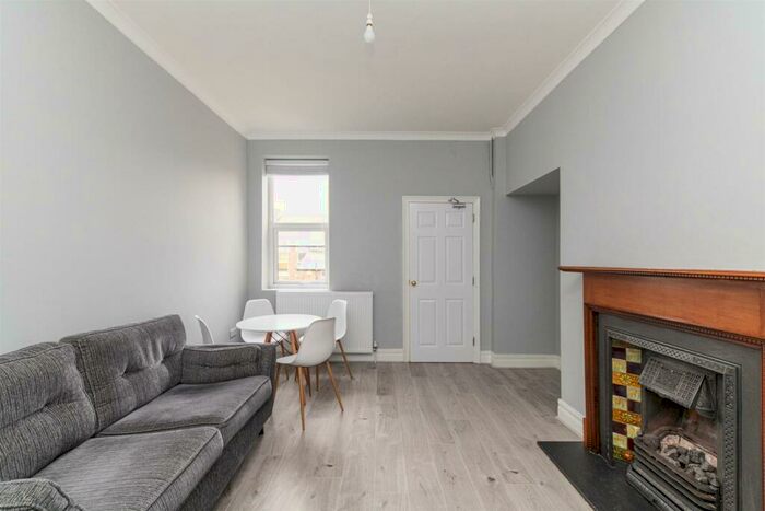 3 Bedroom Flat To Rent In Kelvin Grove, Sandyford, Newcastle Upon Tyne, NE2