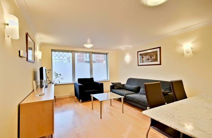 2 Bedroom Flat To Rent In Regency Court, - Regency Street, Westminster, London, SW1P