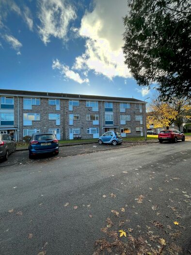 2 Bedroom Flat To Rent In Park Lane, Whitchurch, Cardiff, CF14