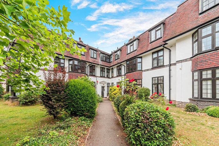 2 Bedroom Flat To Rent In Surbiton Crescent, Effingham Lodge Surbiton Crescent, KT1