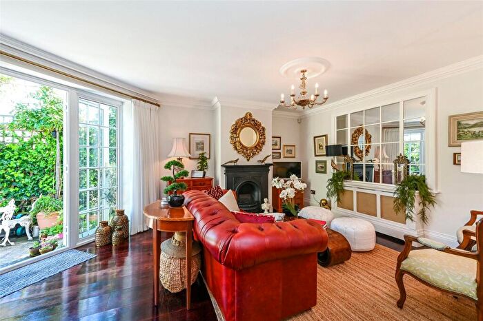 5 Bedroom Detached House For Sale In King Street, Arundel, West Sussex, BN18