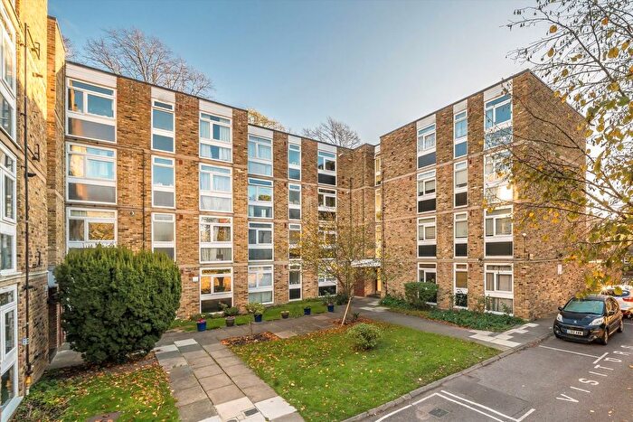 2 Bedroom Flat For Sale In Gordon Road, Ealing, W5