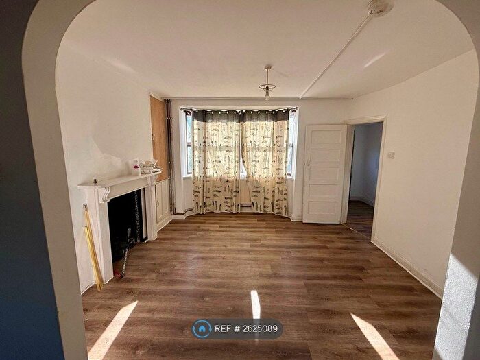 3 Bedroom End Of Terrace House To Rent In Campbell Road, Oxford, OX4