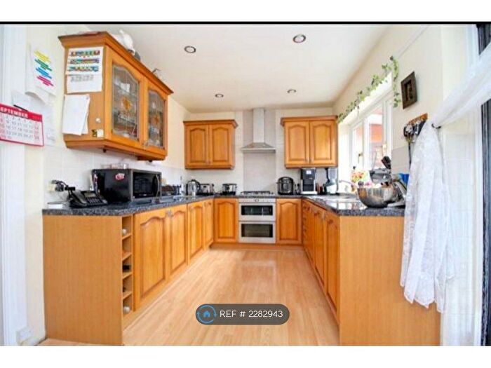 3 Bedroom Semi-Detached House To Rent In Stockton Road, London, N18