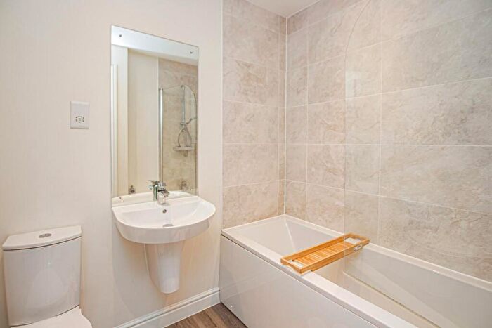 3 Bedroom End Of Terrace House For Sale In Shackleton Grove, Leighton Buzzard, LU7