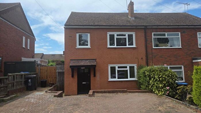3 Bedroom House To Rent In Loughton, IG10