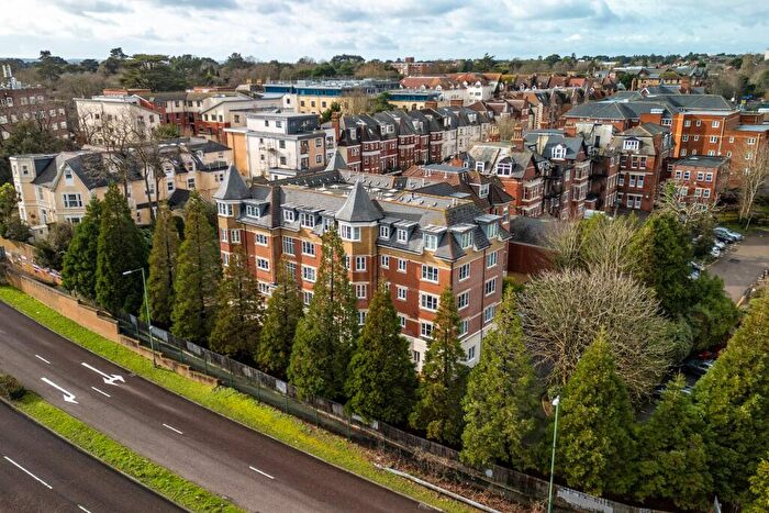 2 Bedroom Flat For Sale In Norwich Avenue West, Bournemouth, BH2