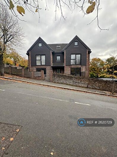 3 Bedroom Flat To Rent In Grandeur Heights, Purley, CR8