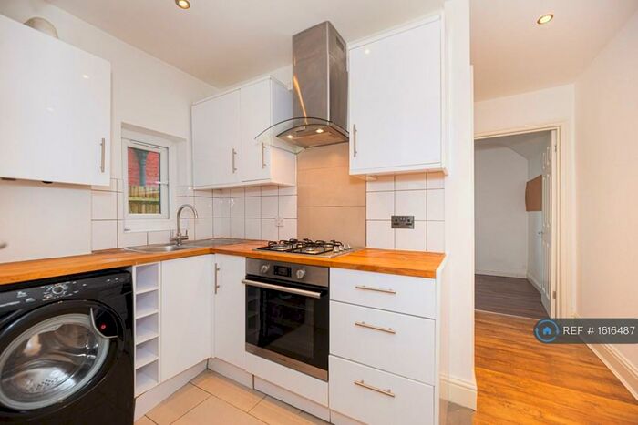 2 Bedroom Flat To Rent In Crusoe Road, Mitcham, CR4