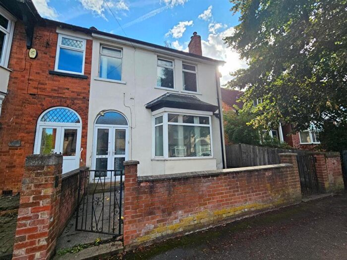 3 Bedroom Semi-Detached House For Sale In Stanton Place, Mansfield, NG18