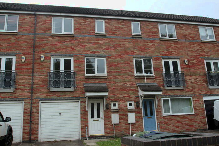 3 Bedroom Town House To Rent In St. Cuthberts Road, Gateshead, NE8