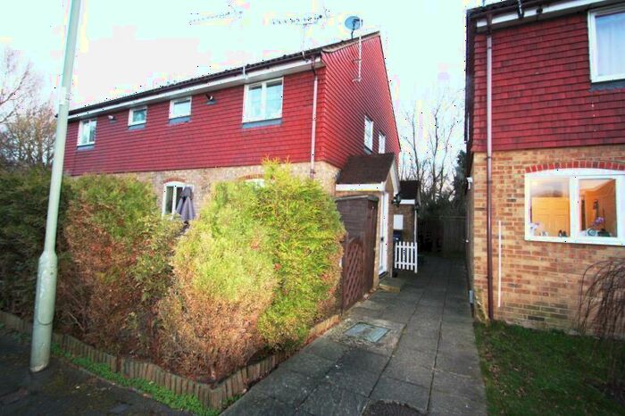 1 Bedroom Terraced House To Rent In Viscount Gardens, Byfleet, KT14