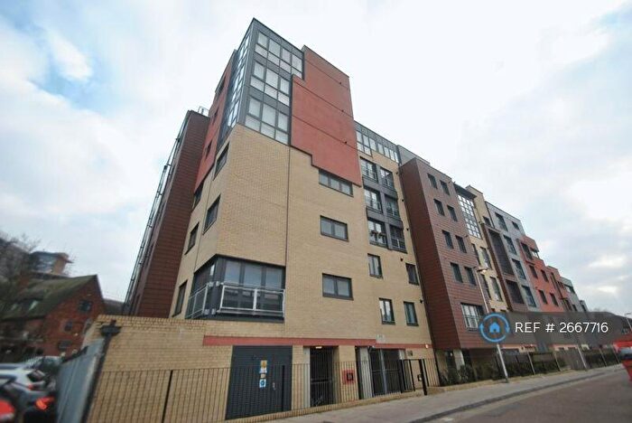 1 Bedroom Flat To Rent In Bramley Crescent, Ilford, IG2