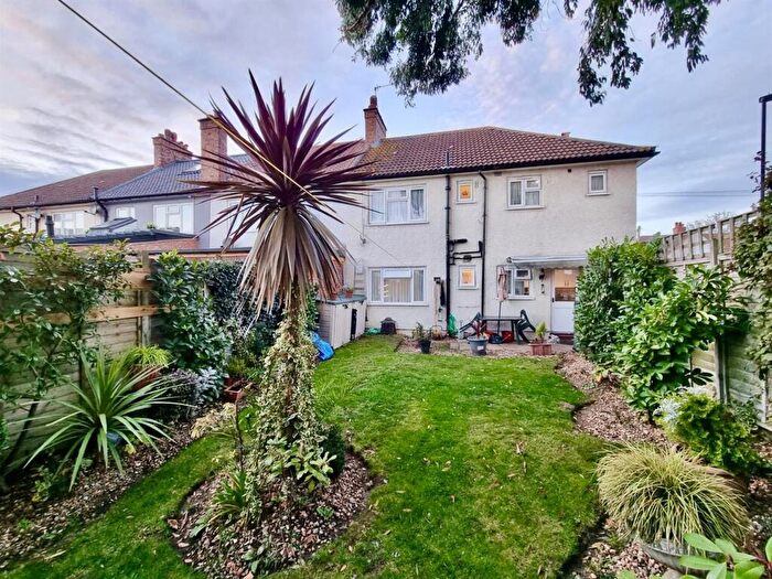 2 Bedroom Maisonette For Sale In Aurelia Road, Croydon, CR0