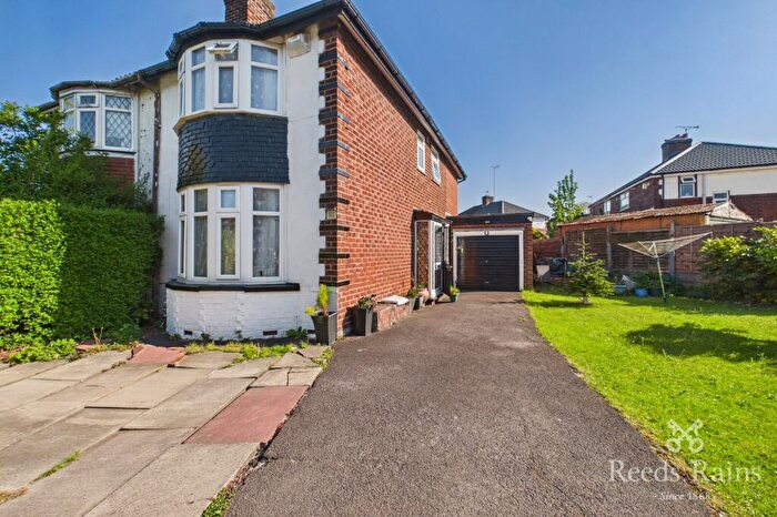 3 Bedroom Semi-Detached House For Sale In Chandos Grove, Salford, Greater Manchester, M5