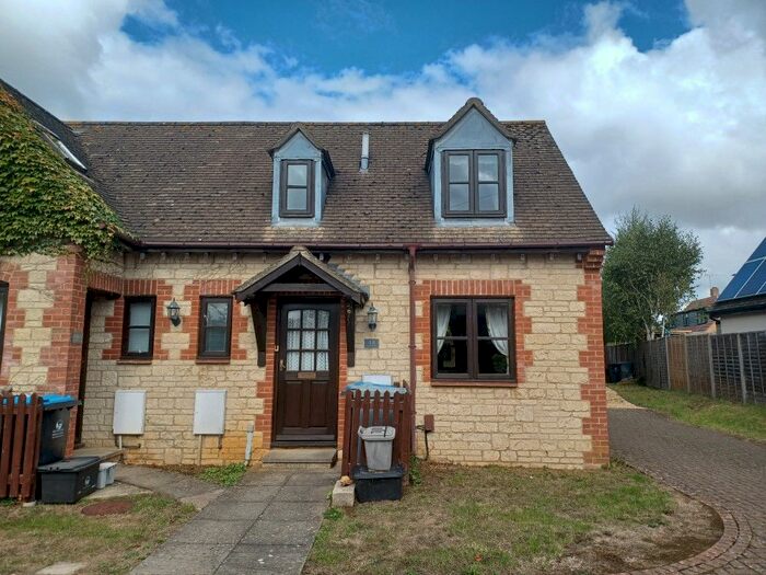 1 Bedroom Semi-Detached House To Rent In Milestone Road, Carterton, Oxfordshire, OX18