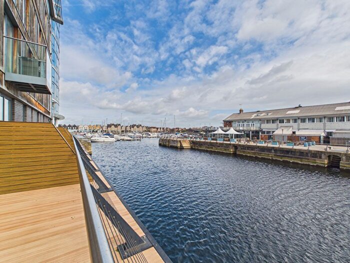 1 Bedroom Flat For Sale In Dock Head Road, Chatham, ME4