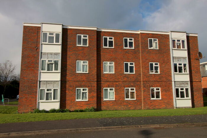 2 Bedroom Flat To Rent In Chichester, PO19