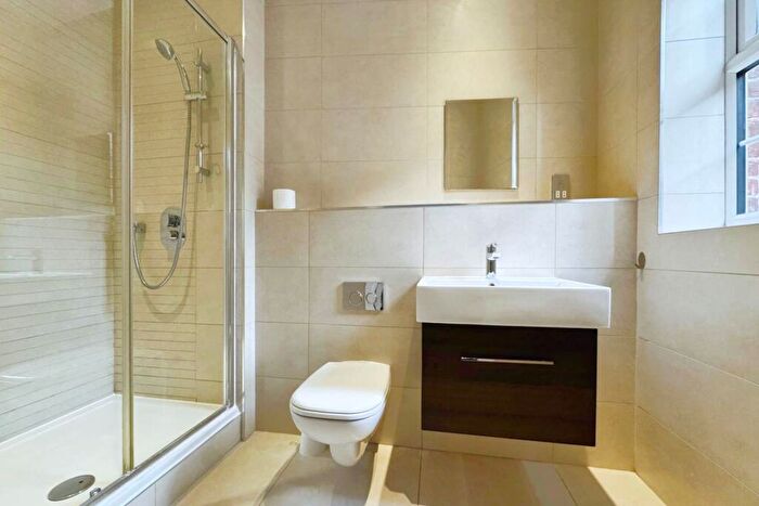 2 Bedroom Apartment To Rent In Broad Street, Wokingham, RG40