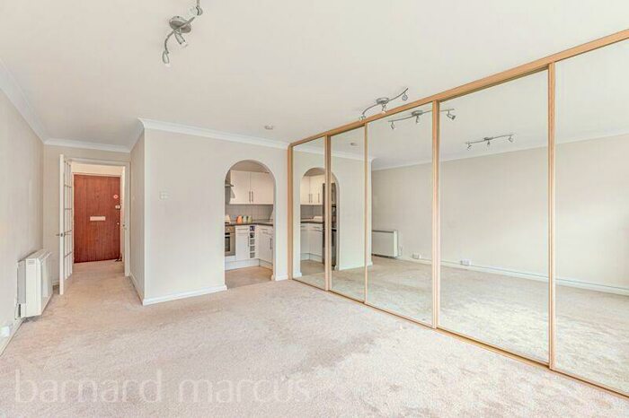 Studio To Rent In Gainsborough Road, London, N12