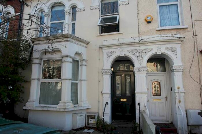 3 Bedroom Flat To Rent In Belmont Road, Turnpike Lane N15